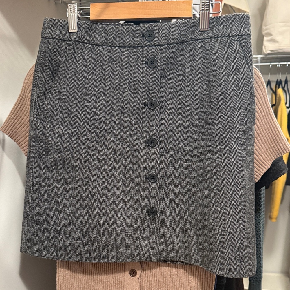 J. Crew Charcoal herringbone Button-Front Pencil Skirt size 2
